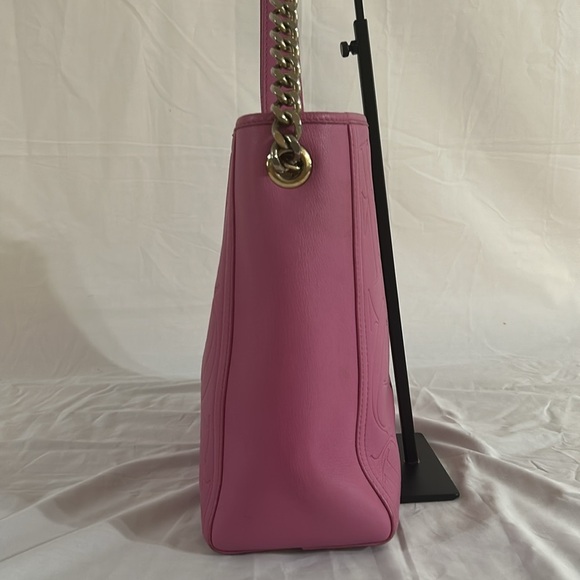 Carolina Herrera Pink Embossed Chain Strap Tote - Picture 9 of 15